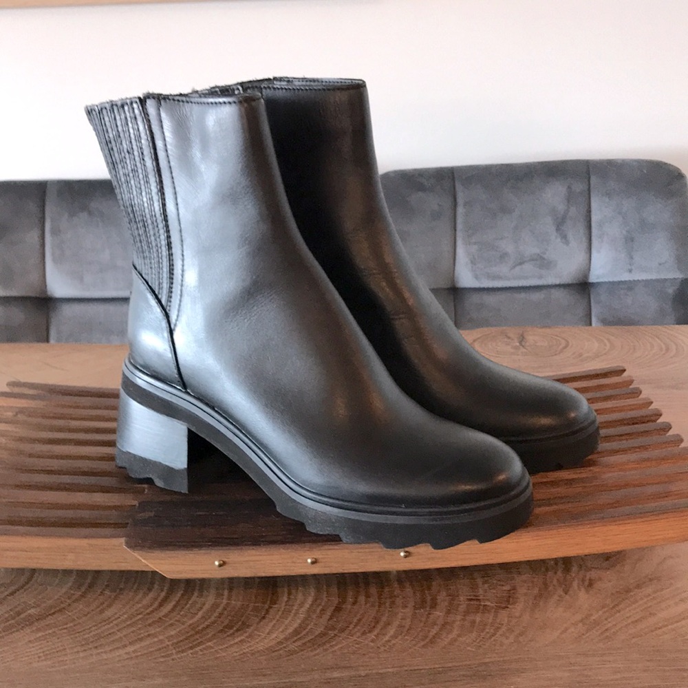 NWT Dolce Vita Chunky Chelsea Boot